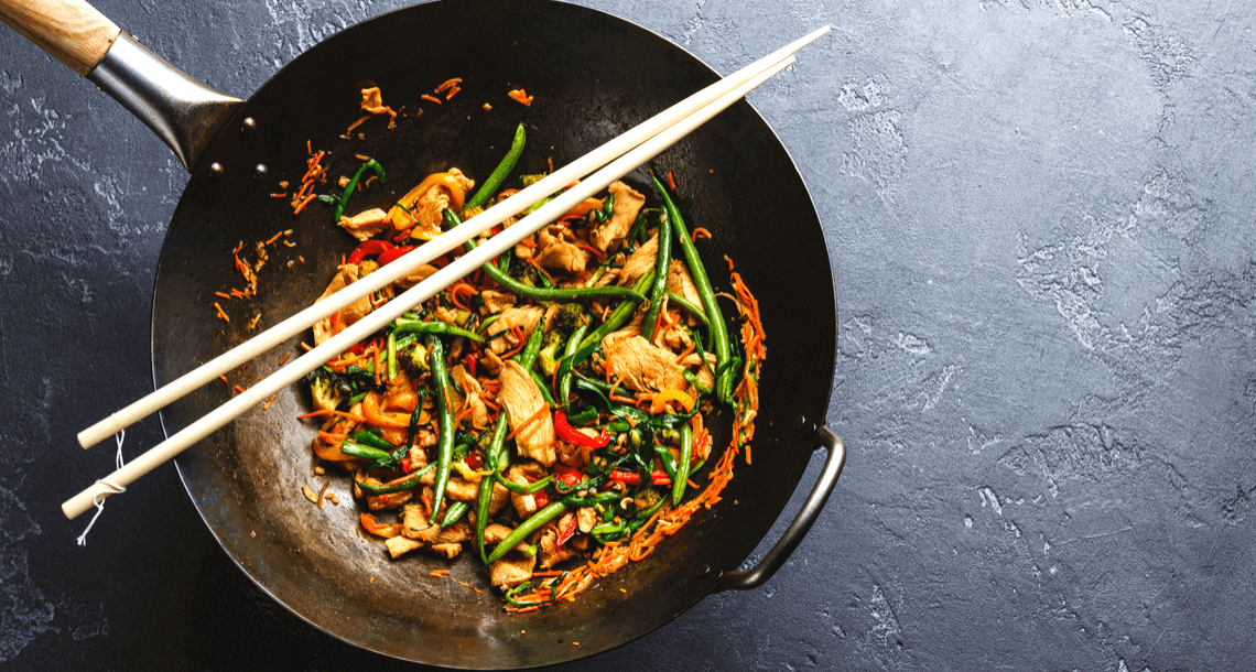 Asiatische Kochkunst: Wok-Gemüse mit Putenstreifen